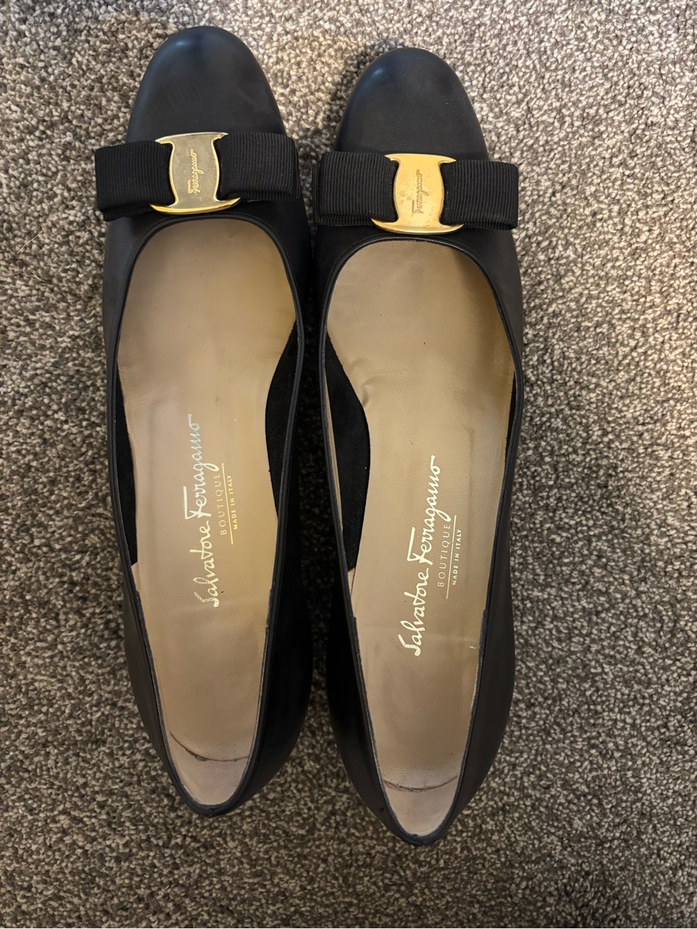 Vintage Salvatore Ferragamo Black Vara Bow Leather Pumps - Picture 4 of 5
